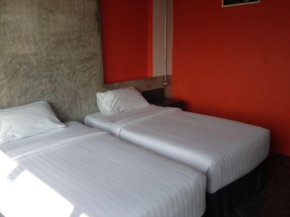 Pornsiri Hotel Sisaket Exterior photo