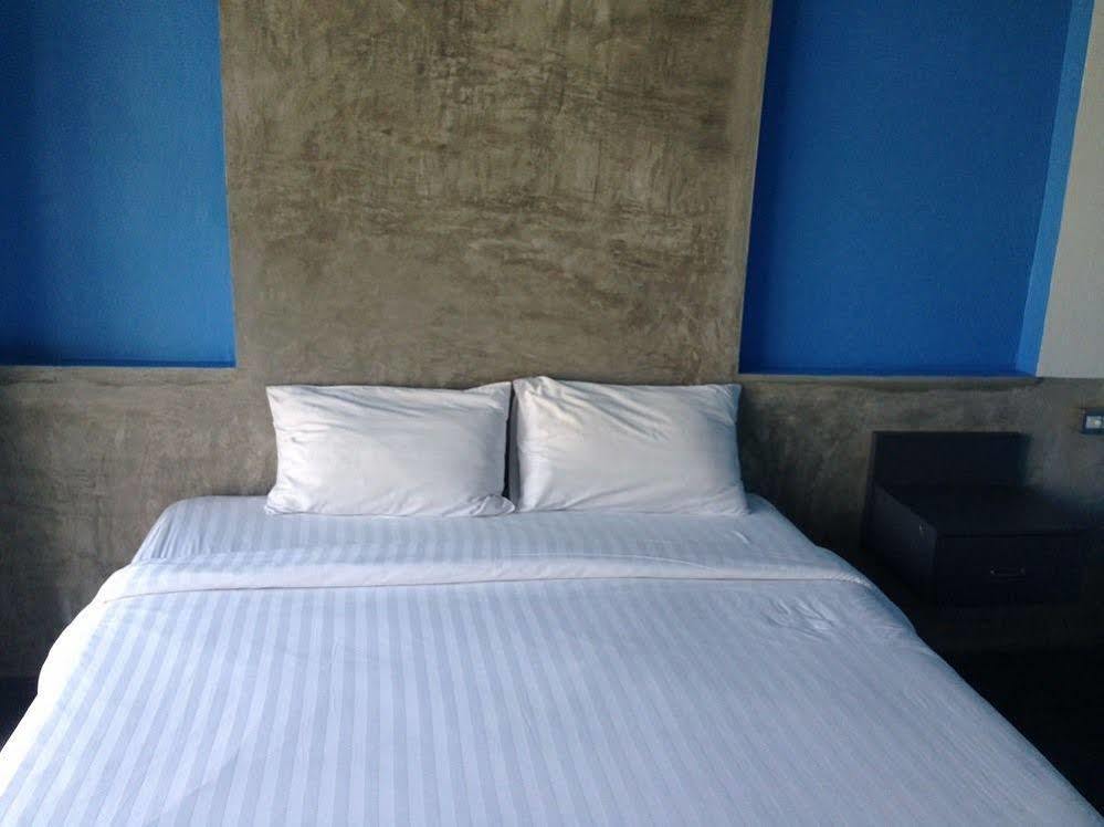 Pornsiri Hotel Sisaket Exterior photo