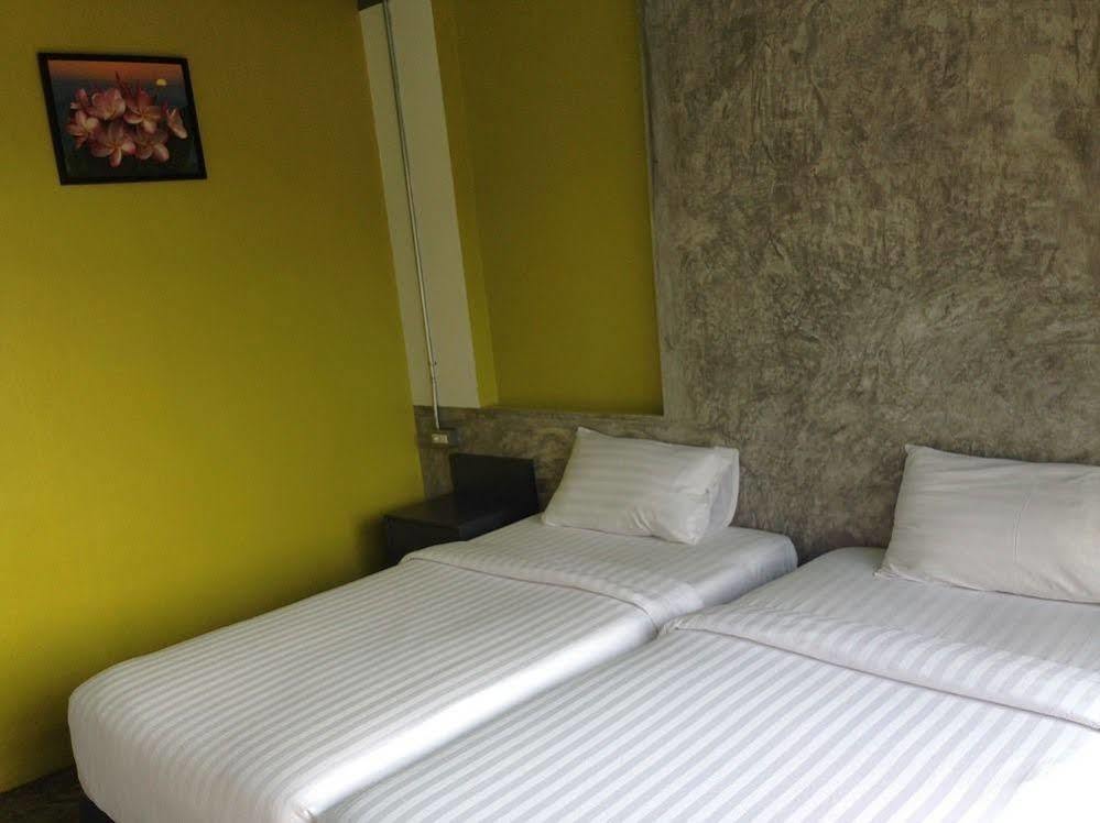 Pornsiri Hotel Sisaket Exterior photo